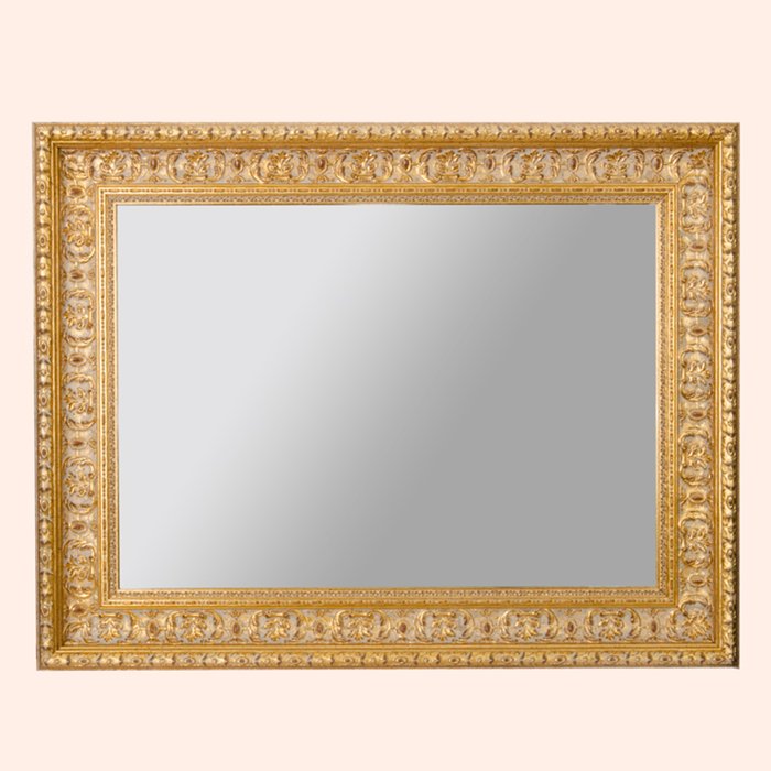 Настенное зеркало Classic Style в деревянной раме золотого цвета