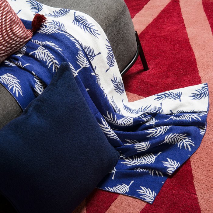 Подушка декоративная Essential из хлопка фактурного плетения темно-синего цвета - лучшие Декоративные подушки в INMYROOM