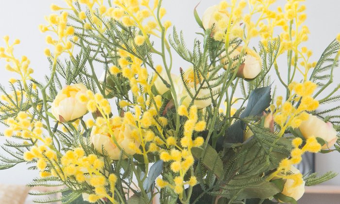 Композиция из искусственных цветов - Мимоза и розы Лотте - лучшие Декоративные цветы в INMYROOM
