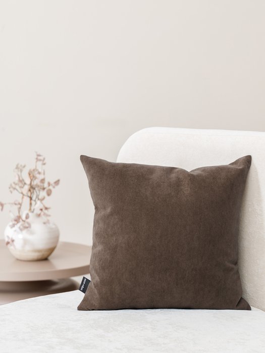 Декоративная подушка Ultra коричневого цвета - лучшие Декоративные подушки в INMYROOM
