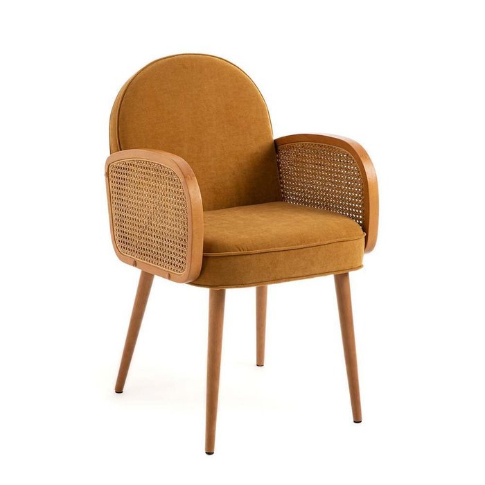 Кресло столовое из велюра и плетеного ротанга Buisseau темно-желтого цвета