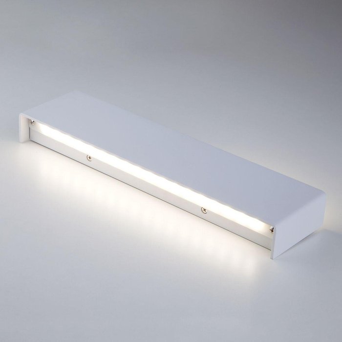 Настенный светодиодный светильник 40131/1 LED белый Straight - купить Бра и настенные светильники по цене 2541.0