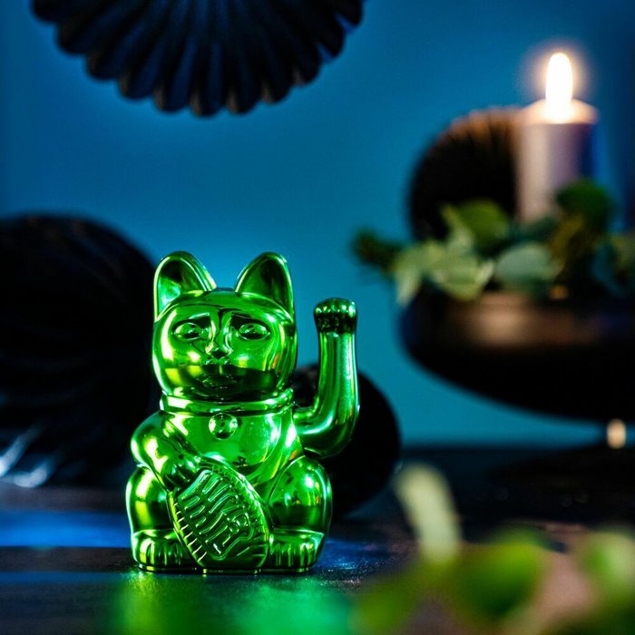 Декоративная фигурка-статуэтка Lucky Cat M ярко-зеленого цвета - купить Фигуры и статуэтки по цене 4497.0
