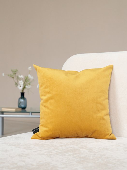 Декоративная подушка Bingo 45х45 горчичного цвета - лучшие Декоративные подушки в INMYROOM