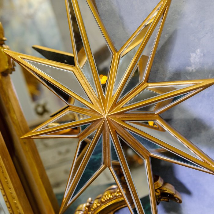 Декоративное настенное зеркало Конкорд в золотистой раме - купить Настенные зеркала по цене 25000.0