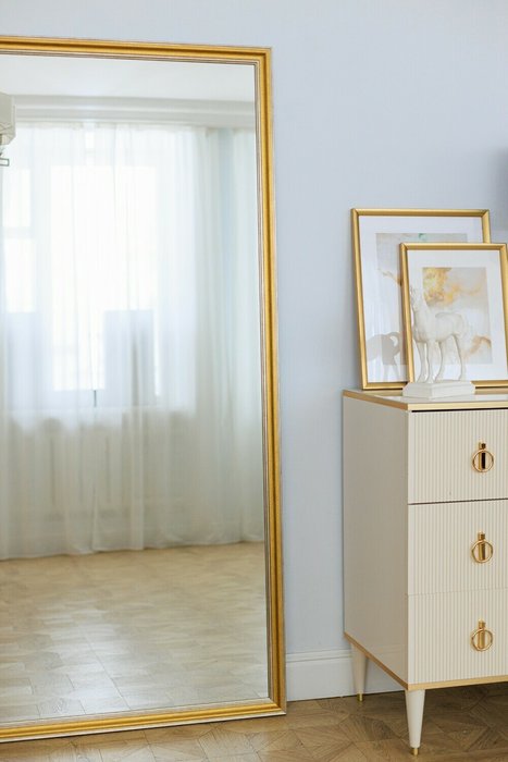 Настенное зеркало Kascad золотого цвета - лучшие Настенные зеркала в INMYROOM Настенное зеркало Kascad золотого цвета - лучшие Настенные зеркала в INMYROOM