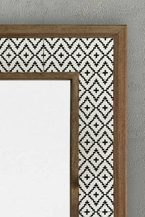 Настенное зеркало 43x63 с каменной мозаикой бело-черного цвета - лучшие Настенные зеркала в INMYROOM