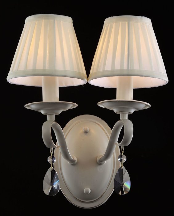 Бра Brionia с абажуром белого цвета - лучшие Бра и настенные светильники в INMYROOM