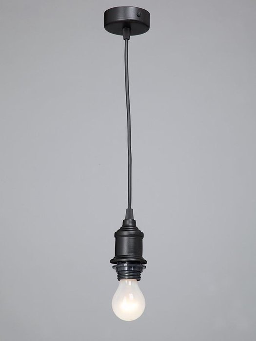 Подвесной светильник черного цвета