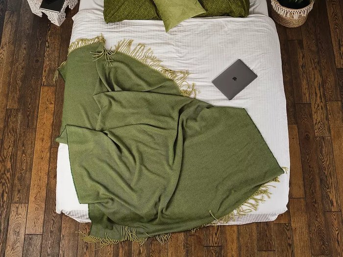 Плед Narassvete 140х180 зеленого цвета - лучшие Пледы в INMYROOM Плед Narassvete 140х180 зеленого цвета - лучшие Пледы в INMYROOM