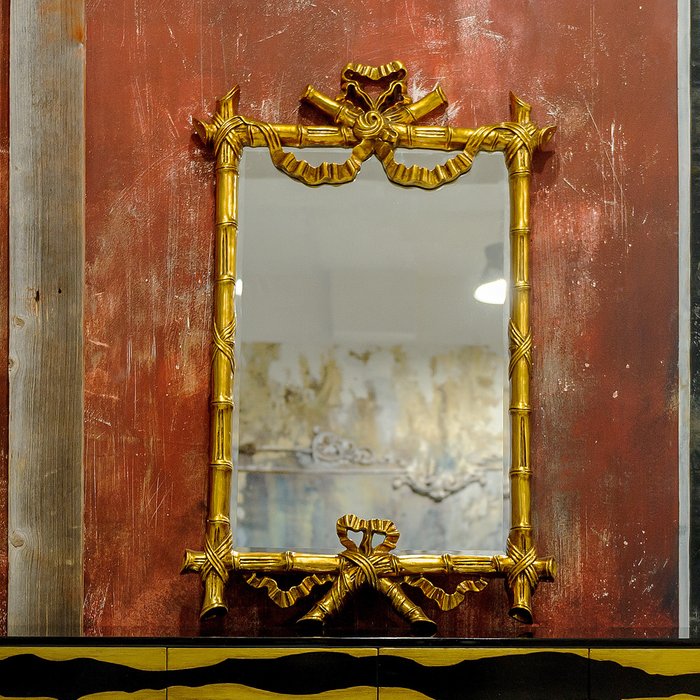 Настенное зеркало Феличе в раме золотого цвета - купить Настенные зеркала по цене 34000.0