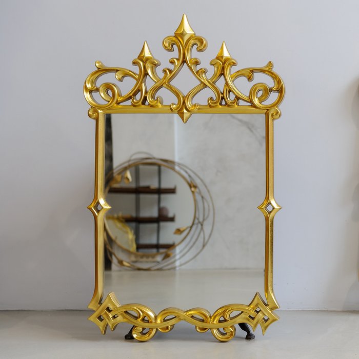 Настенное зеркало Маргарет Голд в раме золотого цвета - лучшие Настенные зеркала в INMYROOM