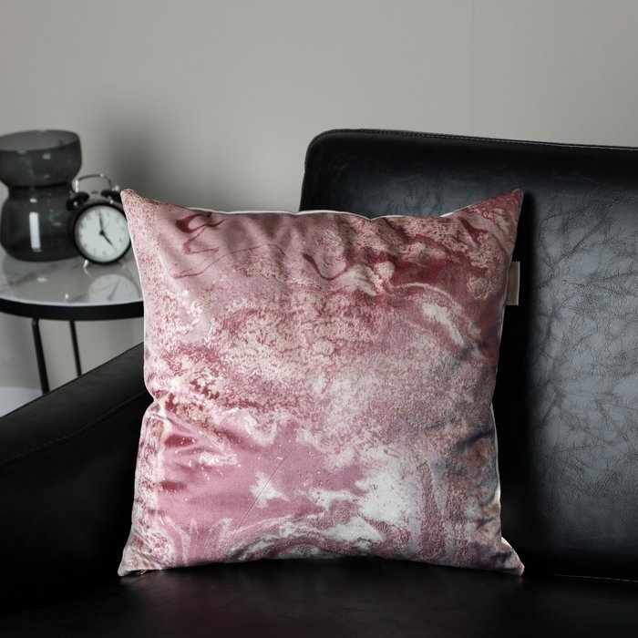 Наволочка Мрамор 45х45 розового цвета - лучшие Чехлы для подушек в INMYROOM