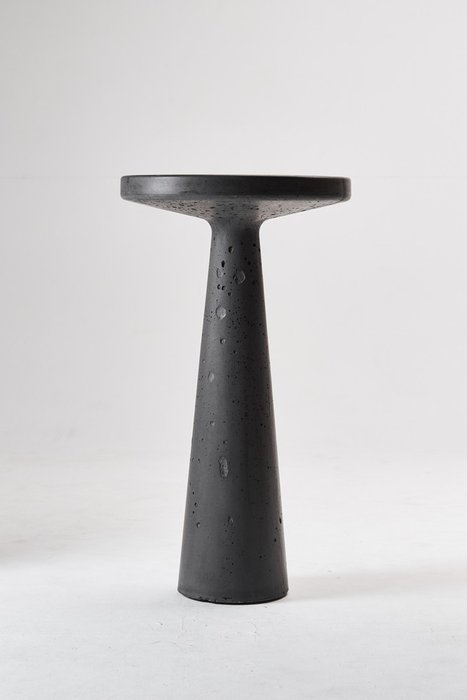 Стол кофейный Introvert тёмно-серого цвета - купить Кофейные столики по цене 30000.0