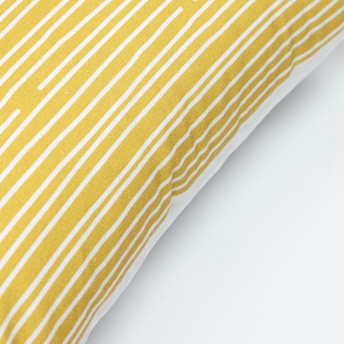 Чехол для подушки Fabiela желто-белого цвета - купить Декоративные подушки по цене 1290.0