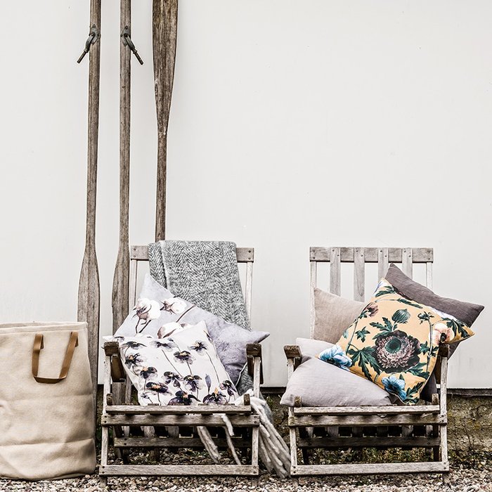 Декоративная подушка Pixi с цветочным принтом - лучшие Декоративные подушки в INMYROOM