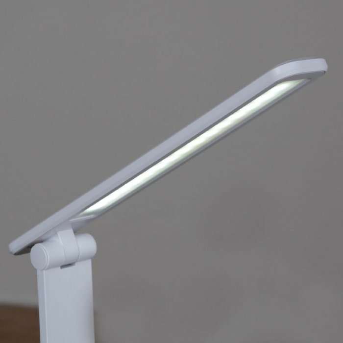 Настольная лампа 00623-0.7-01 WT (пластик, цвет белый) - лучшие Рабочие лампы в INMYROOM