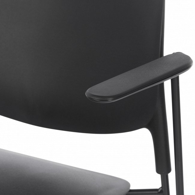 Стул Stacks Arm черного цвета - лучшие Обеденные стулья в INMYROOM