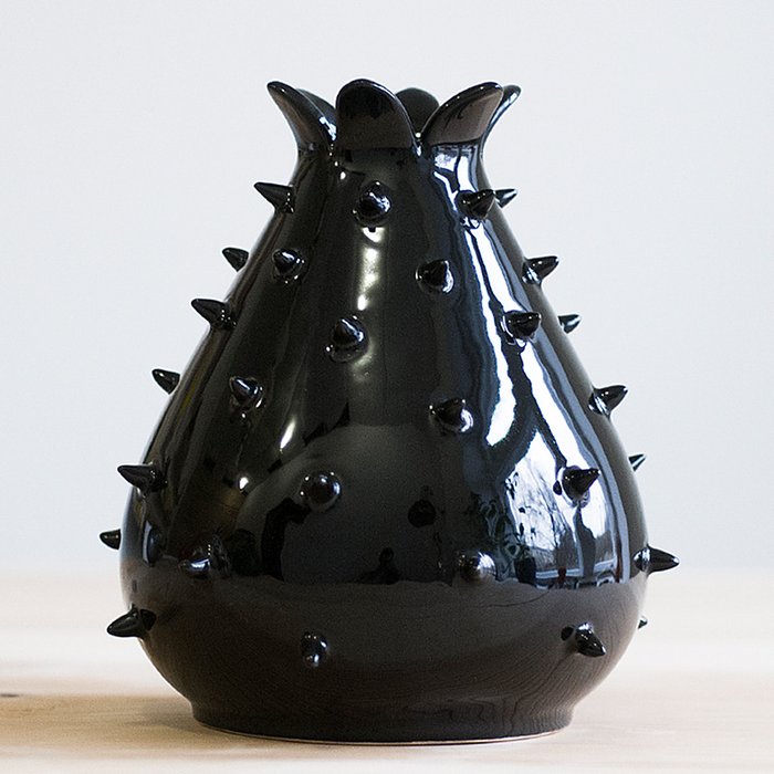 Керамическая ваза Rose черного цвета