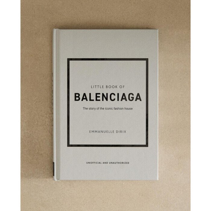 Держатели для книг и журналов The Little Book of Balenciaga book - купить Полки по цене 4129 Держатели для книг и журналов The Little Book of Balenciaga book - купить Полки по цене 4129