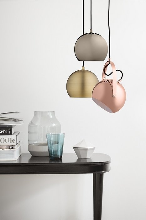 Лампа потолочная Ball с подвесом бронзового цвета в глянце - купить Подвесные светильники по цене 14200.0