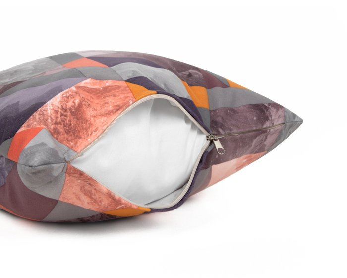 Декоративная подушка Snow mango серо-оранжевого цвета - купить Декоративные подушки по цене 865.0