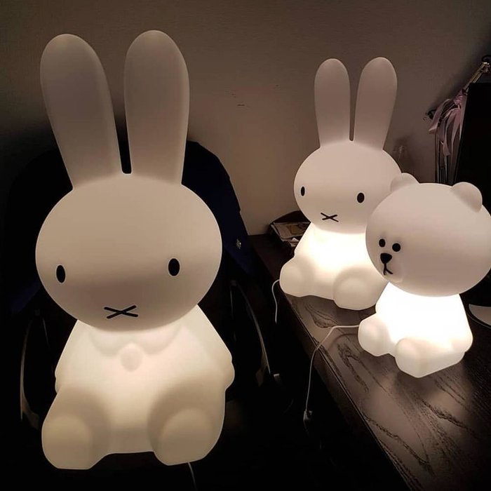 Детская настольная лампа Зайка Miffy белого цвета - лучшие Ночники в INMYROOM Детская настольная лампа Зайка Miffy белого цвета - лучшие Ночники в INMYROOM