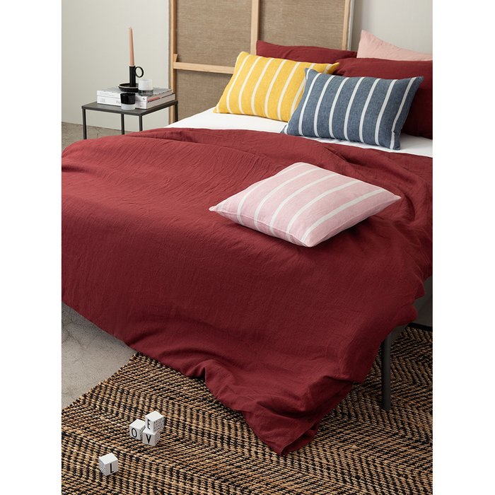 Чехол на подушку декоративный в полоску Essential горчичного цвета - купить Чехлы для подушек по цене 1650.0
