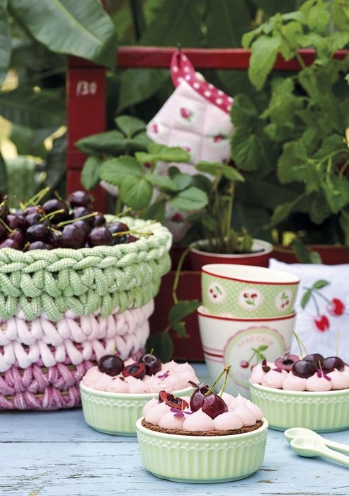 Стакан Cherry berry green из фарфора - купить Бокалы и стаканы по цене 1250.0