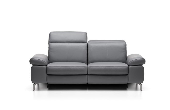 Прямой кожаный диван Tasman серого цвета - купить Прямые диваны по цене 361336.0
