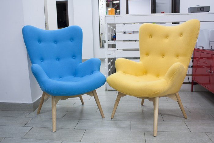 Кресло с обивкой из ткани желтого цвета - купить Интерьерные кресла по цене 32685.0