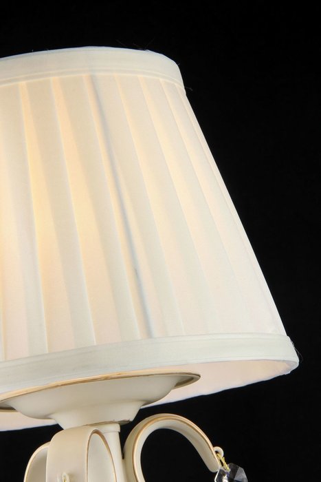 Настольная лампа Brionia с абажуром белого цвета - купить Настольные лампы по цене 9190.0