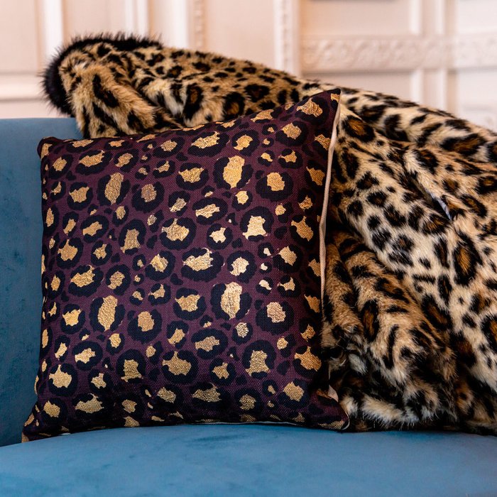 Интерьерная подушка Леопард бордово-золотого цвета - купить Декоративные подушки по цене 2000.0