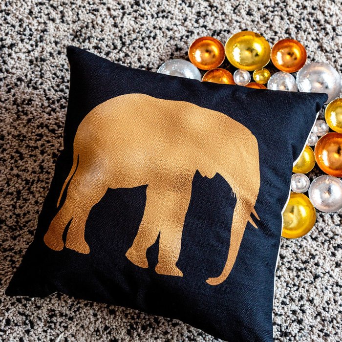 Интерьерная подушка Золотой слон 45х45 - лучшие Декоративные подушки в INMYROOM