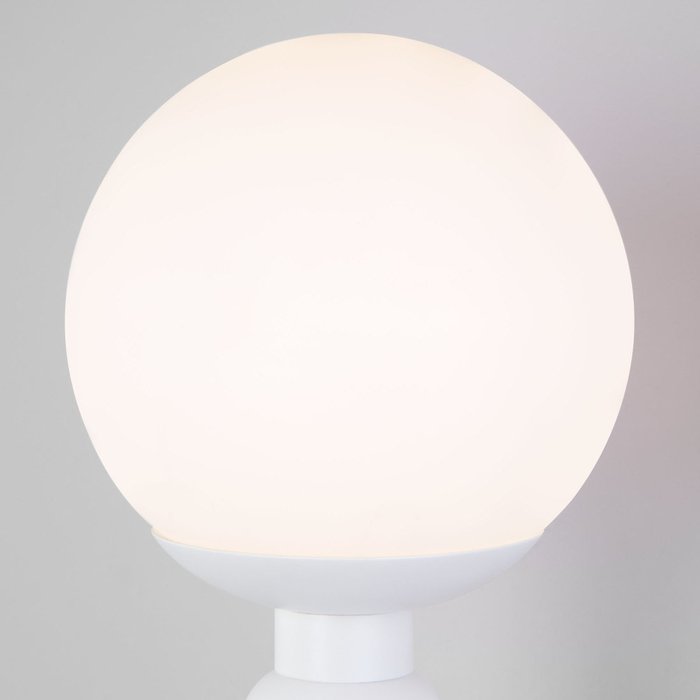 Настенный светильник Bubble белого цвета со стеклянным плафоном  - лучшие Бра и настенные светильники в INMYROOM