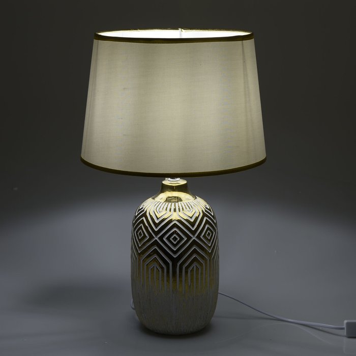 Лампа настольная бело-золотого цвета - купить Настольные лампы по цене 5620.0