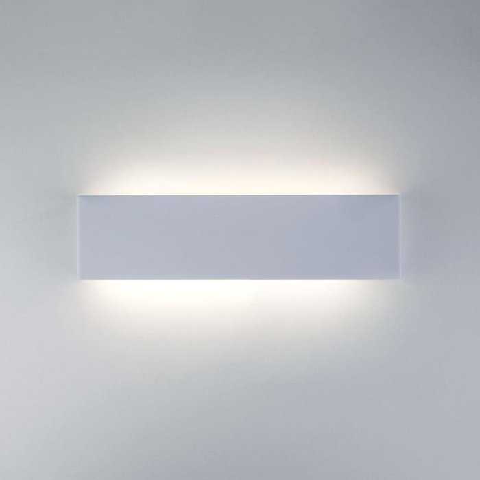 Настенный светодиодный светильник Straight белого цвета