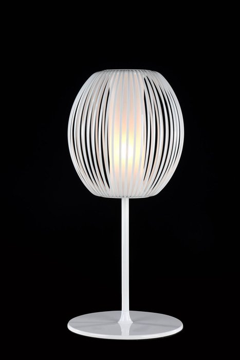 Настольная лампа Flash белого цвета - купить Настольные лампы по цене 5900.0