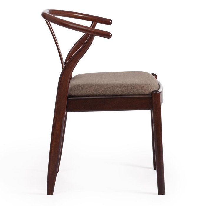 Набор из двух стульев Wishbone коричневого цвета - лучшие Обеденные стулья в INMYROOM