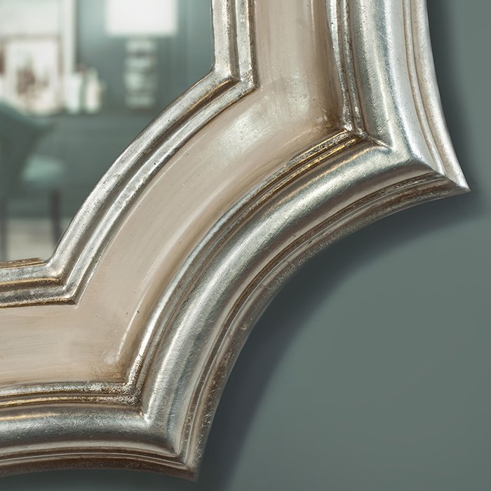 Настенное зеркало в деревянной раме  - купить Настенные зеркала по цене 22851.0