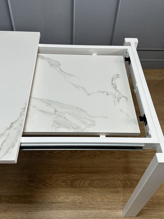 Раздвижной обеденный стол BL130 белого цвета - лучшие Обеденные столы в INMYROOM