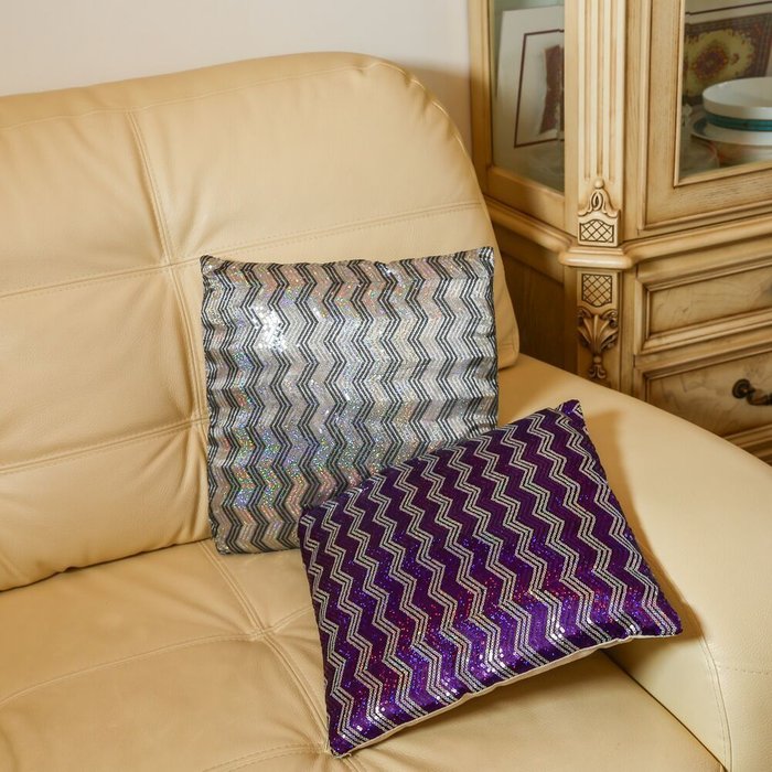Декоративная подушка Zig Zag фиолетового цвета  - лучшие Декоративные подушки в INMYROOM