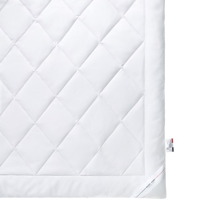 Одеяло Rouffach 200х220 белого цвета - лучшие Одеяла в INMYROOM