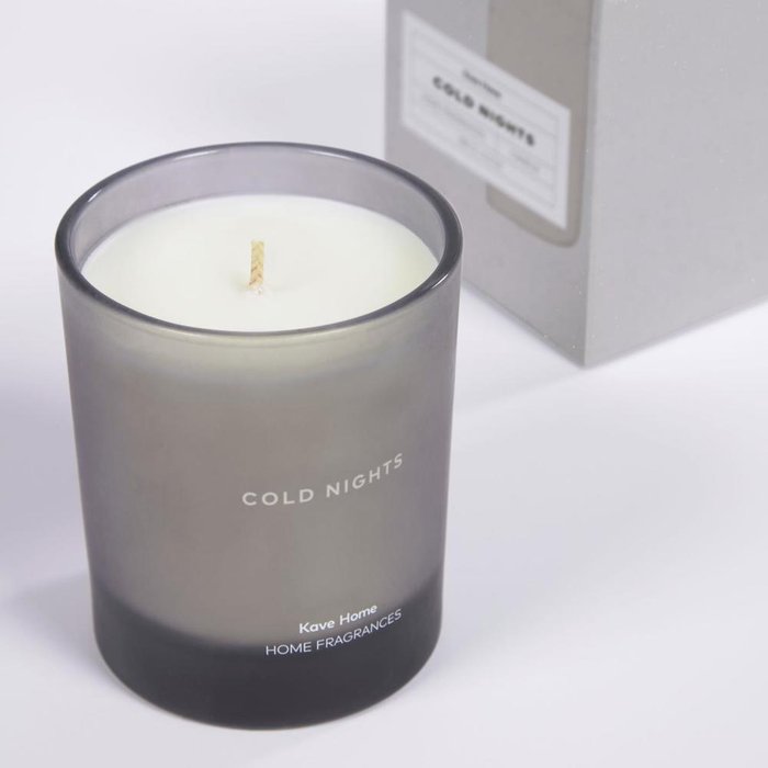 Ароматическая свеча Cold Nights M серого цвета  - купить Ароматы для дома по цене 2490.0