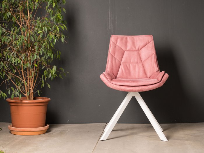 Стул с поворотным механизмом Atlas розового цвета - купить Обеденные стулья по цене 11900.0