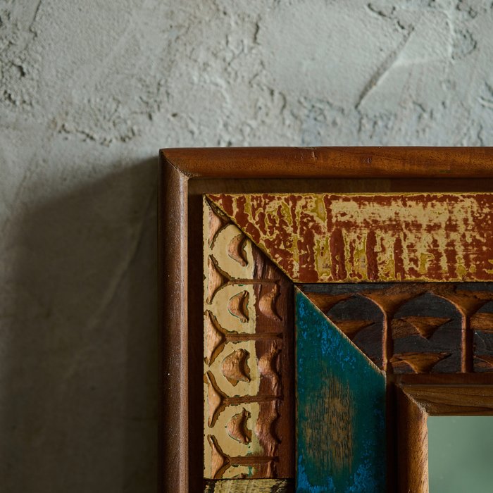 Настенное зеркало в деревянной раме 60х145 коричневого цвета - лучшие Настенные зеркала в INMYROOM