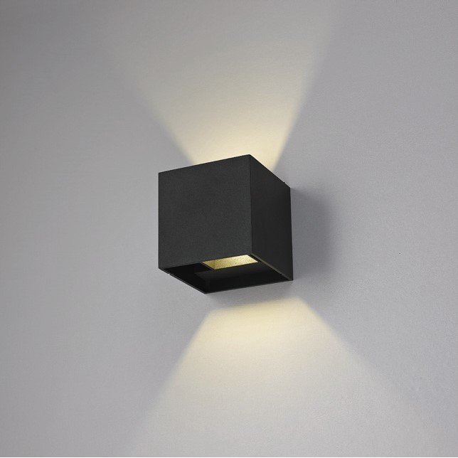 Настенный светильник черного цвета - купить Накладные споты по цене 5620.0