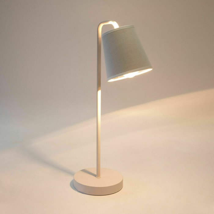 Настольная лампа Montero белого цвета - купить Настольные лампы по цене 5870.0