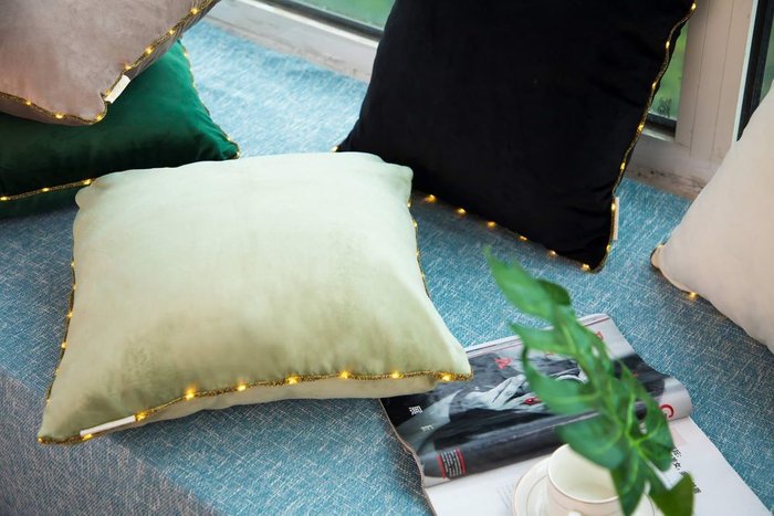 Чехол для подушки Flash 45х45 светло-зеленого цвета декорированный светодиодами  - купить Чехлы для подушек по цене 900.0