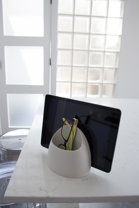 Органайзер настольный Hub Tech Tidy светло-серого цвета - купить Аксессуары для офиса по цене 1750.0 Органайзер настольный Hub Tech Tidy светло-серого цвета - купить Аксессуары для офиса по цене 1750.0